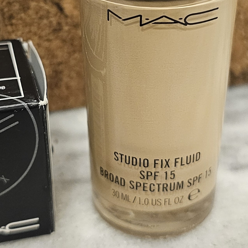 MAC Studio Fix Liquid Foundation NC12 New in box - Picture 2 of 6